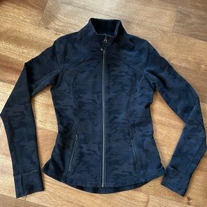 Lululemon Forme jacket Savasana Camo New Black/Soot, size 8